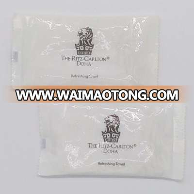 Restaurant travel disposable cotton wet wipe with sachet package